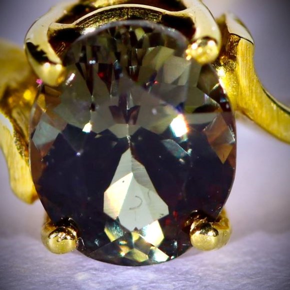 Color Change Garnet 1.72ct Solid 18K Gold Ring - Picture 4 of 10